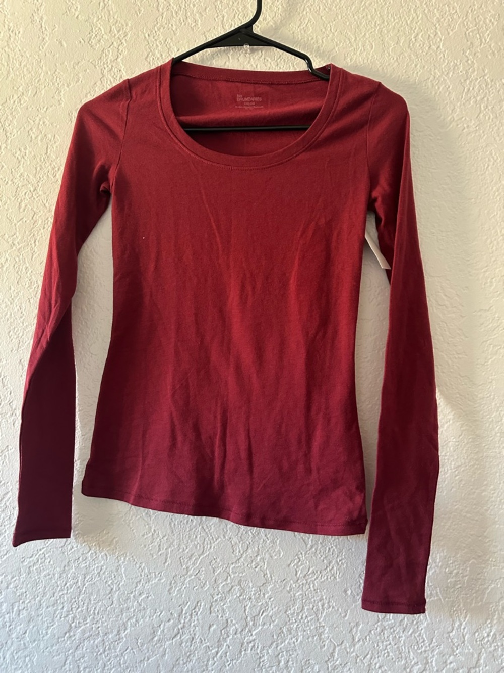 No Boundaries Women's Long-Sleeve Scoop Neck Top - Wine